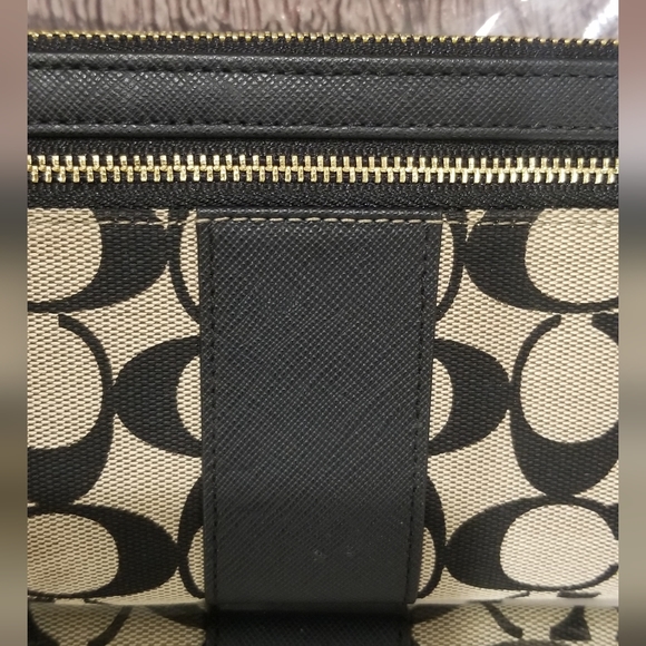 COACH Signature C Zippy Wallet Never Used - Picture 7 of 9